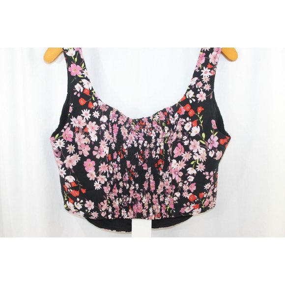 NWT Wayf Womens Black Floral Sleeveless Button Front Crop Top L - Picture 3 of 4